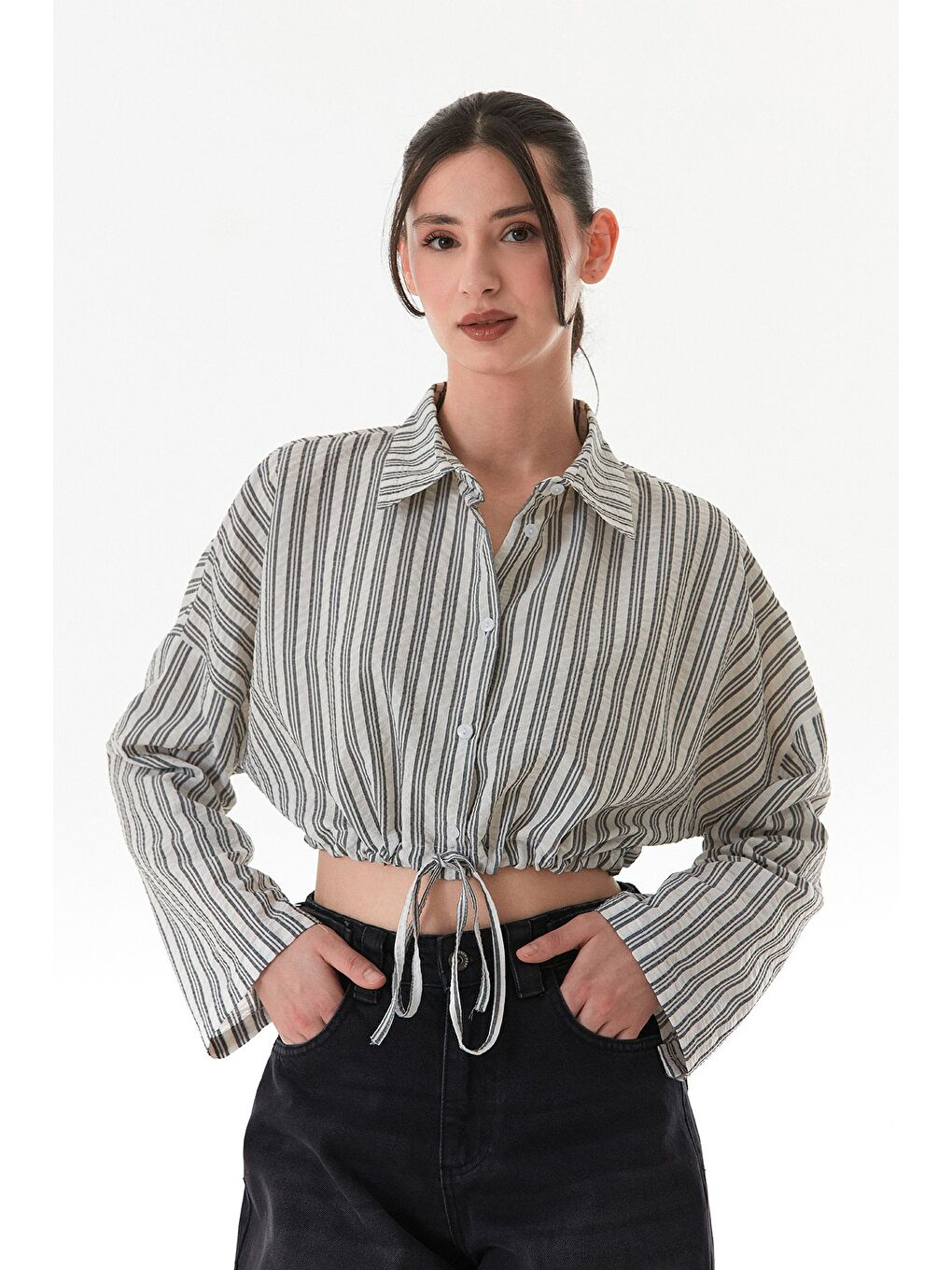 Siyah Çizgili Önü Bağlamalı Crop Gömlek