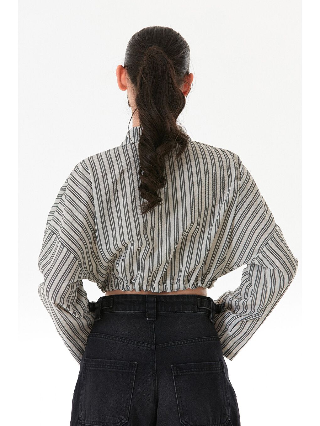 Siyah Çizgili Önü Bağlamalı Crop Gömlek-3
