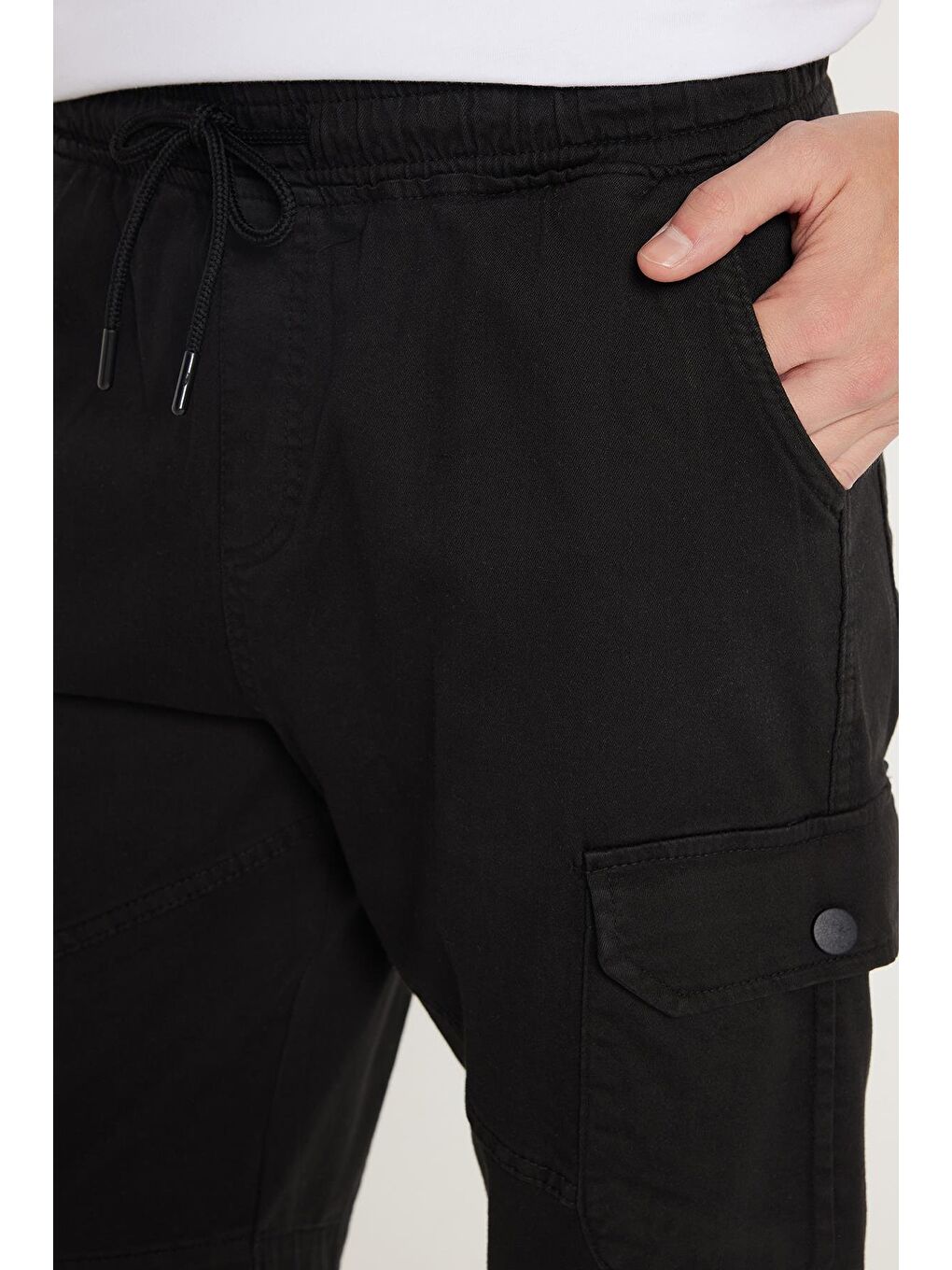 Erkek Relax Fit Rahat Kesim %100 Pamuk Kargo Cep Siyah Kapri Şort-2