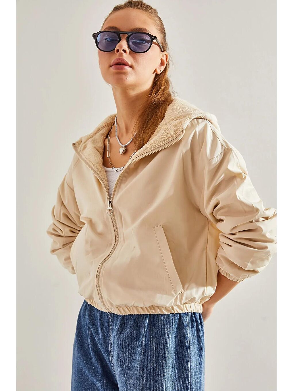 Bej Kadın İçi Peluşlu Kapüşonlu Mont-1