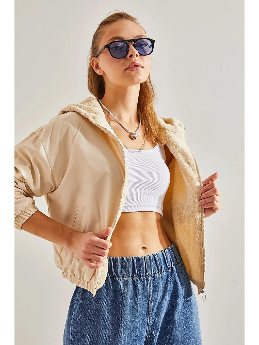 Bej Kadın İçi Peluşlu Kapüşonlu Mont-4