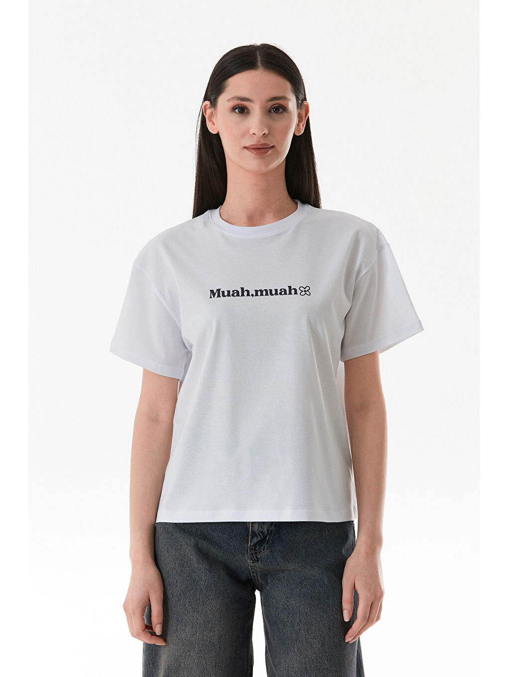 Beyaz Yazı Baskılı Bisiklet Yaka Tişört