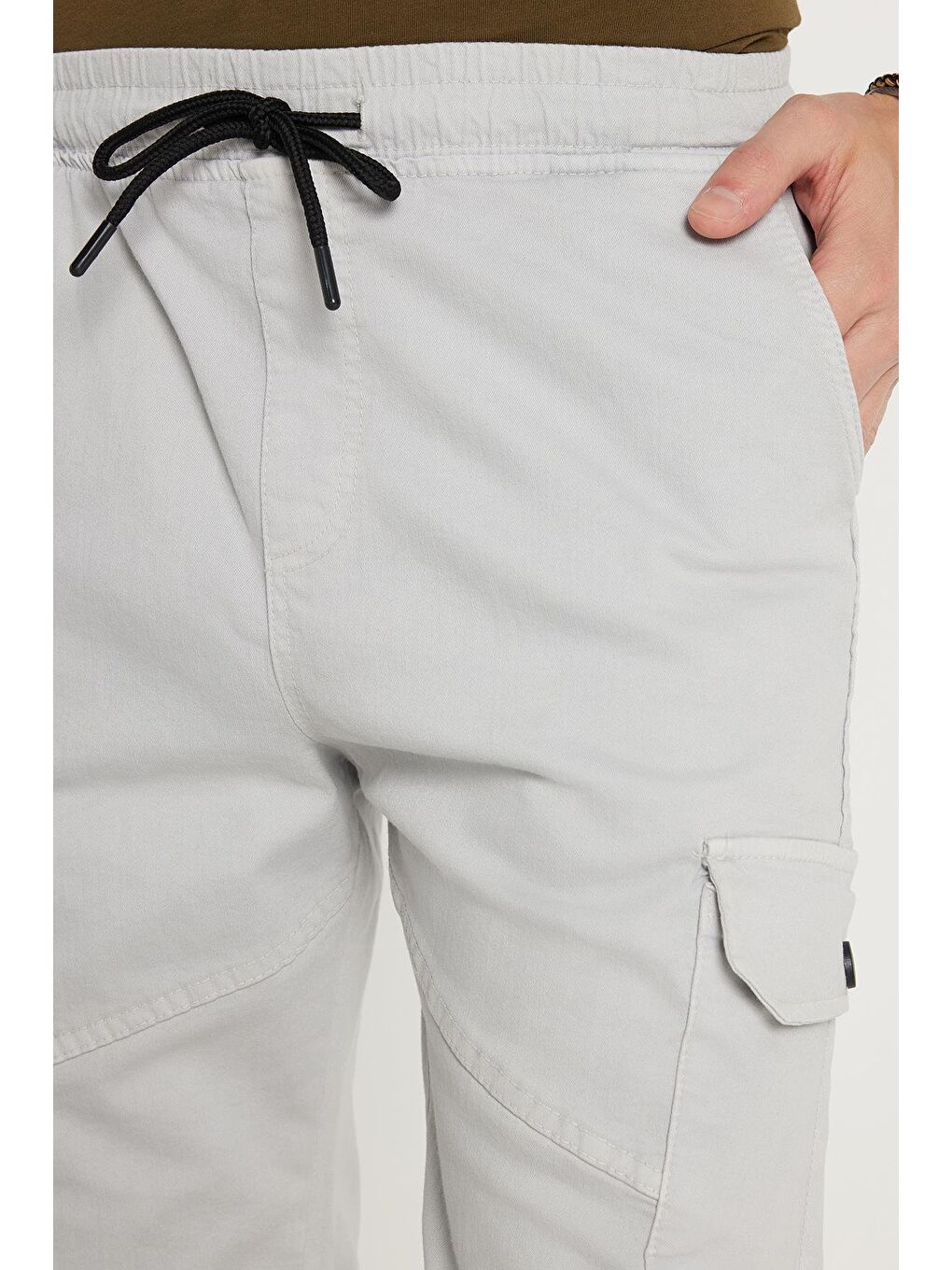 Erkek Relax Fit Rahat Kesim %100 Pamuk Kargo Cep Açık Gri Kapri Şort-2