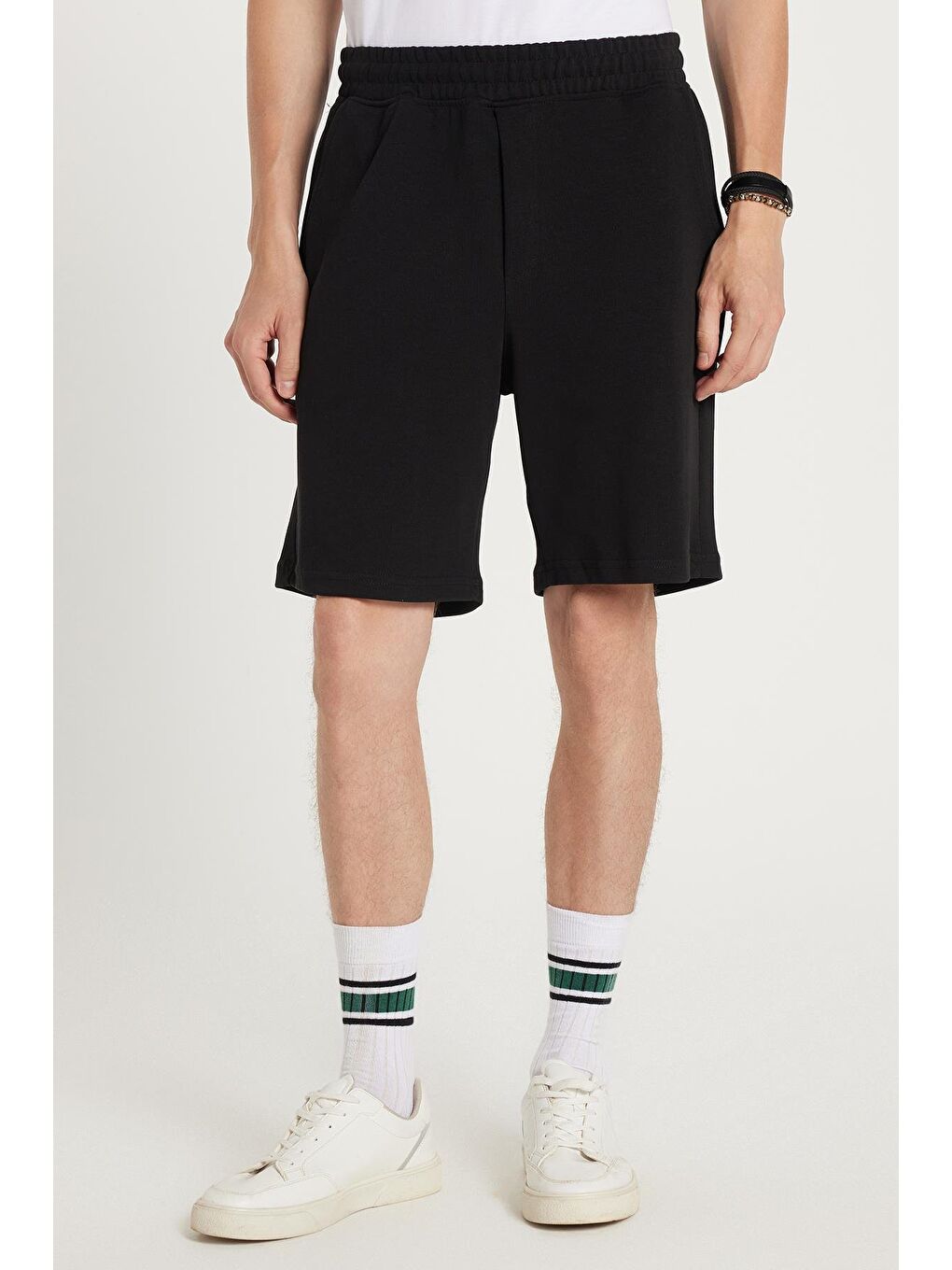 Erkek Regular Fit Klasik Kesim 3 Cepli Beli Lastikli Siyah Şort
