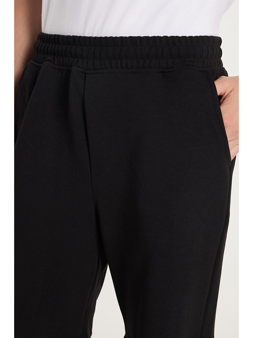 Erkek Regular Fit Klasik Kesim 3 Cepli Beli Lastikli Siyah Şort-1