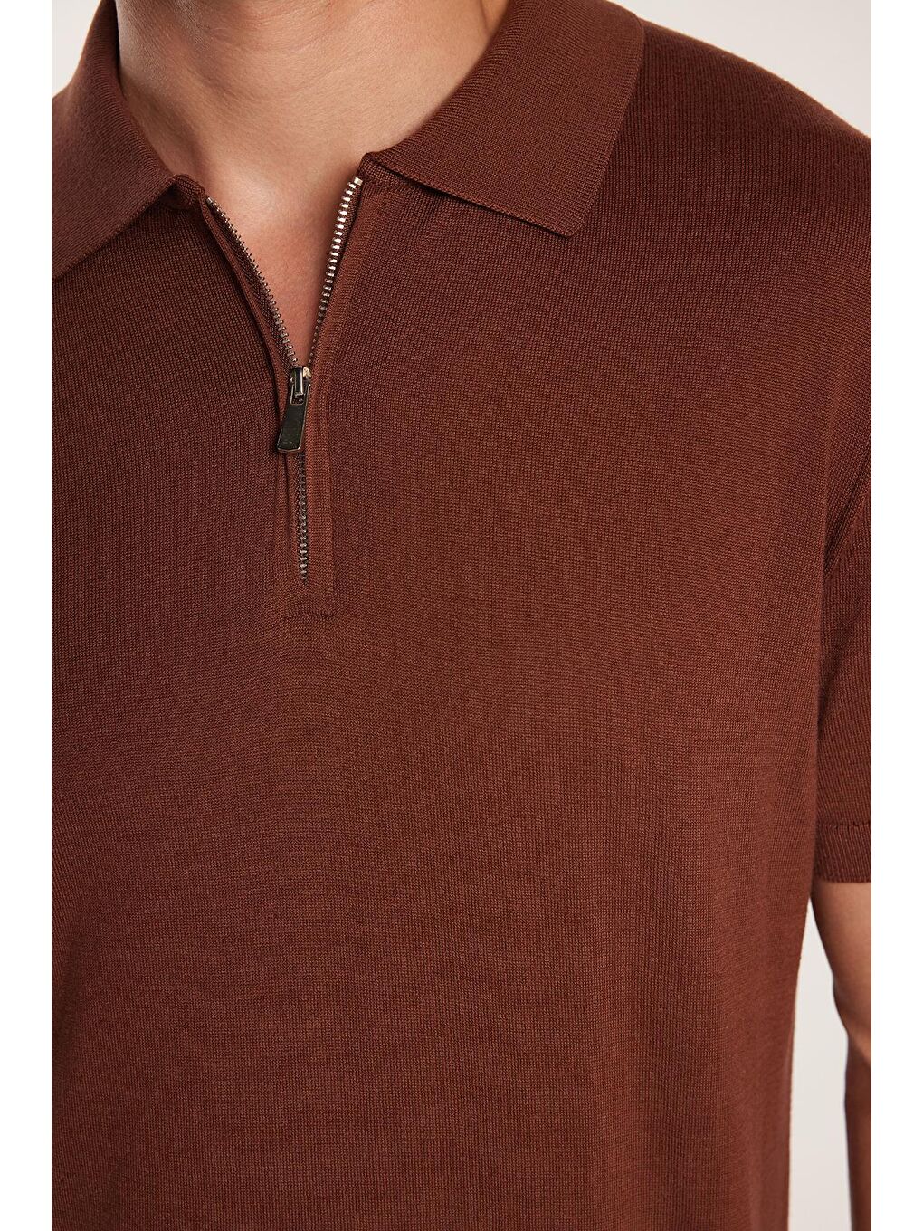 Erkek Slim Fit Dar Kesim Pamuklu Örme Triko Fermuarlı Kahverengi Polo Yaka Tişört-1