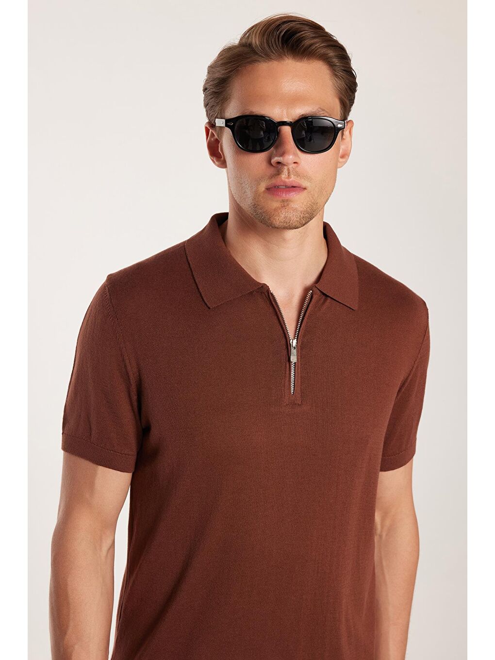Erkek Slim Fit Dar Kesim Pamuklu Örme Triko Fermuarlı Kahverengi Polo Yaka Tişört-2