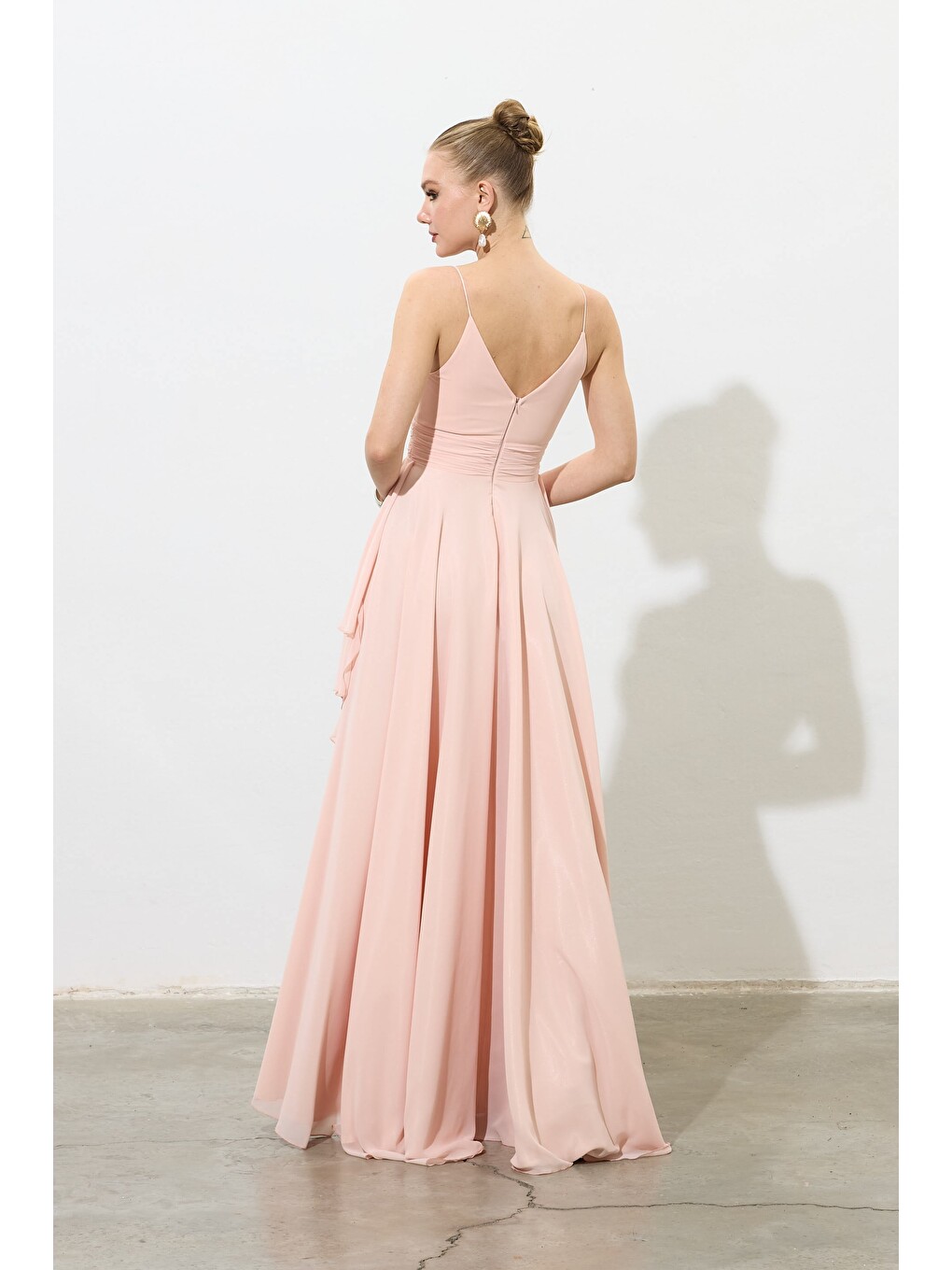 Pembe Pudra Askılı Yırtmaçlı Şifon Abiye Elbise-5