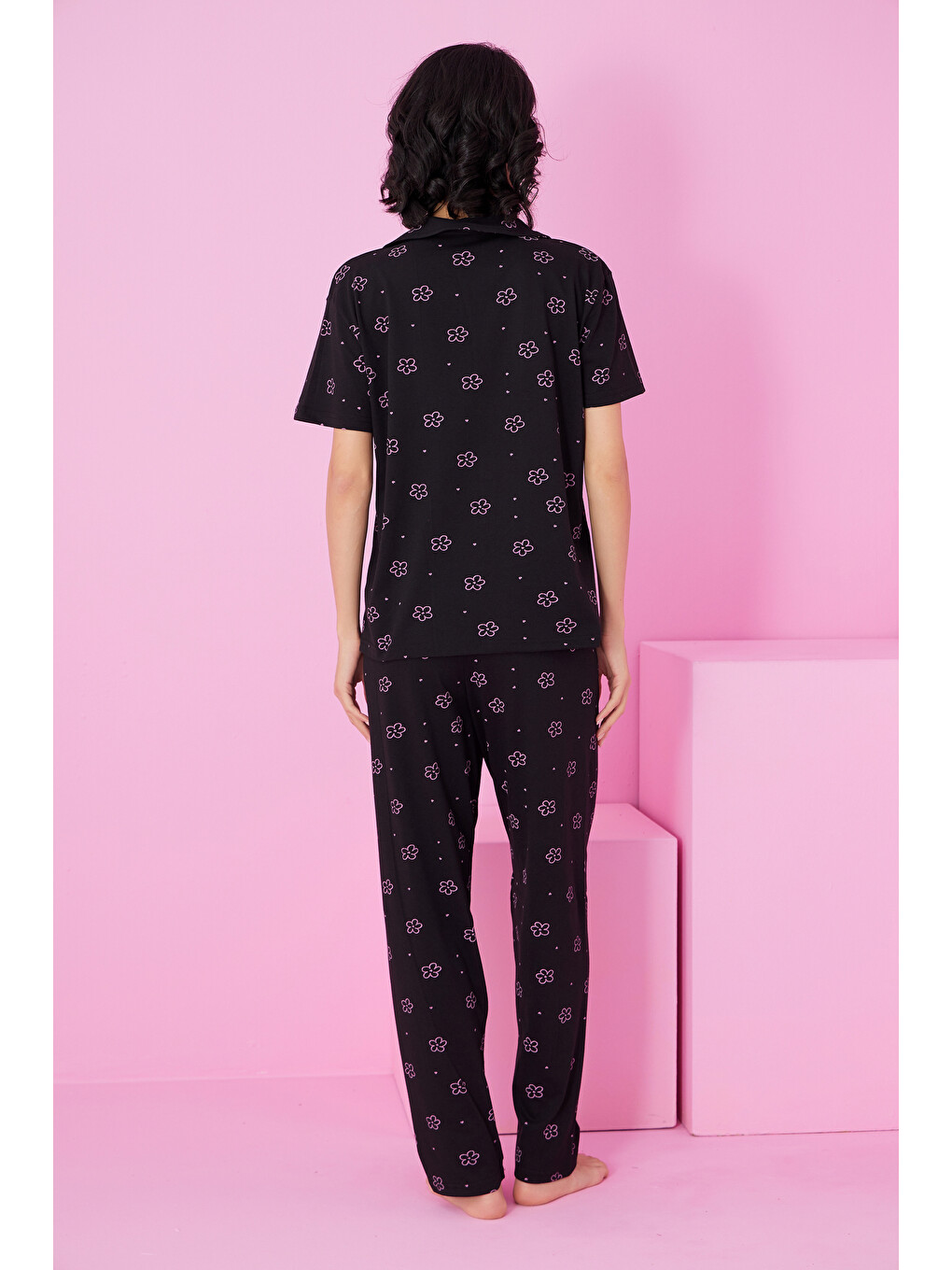 Siyah Pembe Çiçek Baskılı Gömlek Yaka Düğmeli Örme Pijama Takım-2