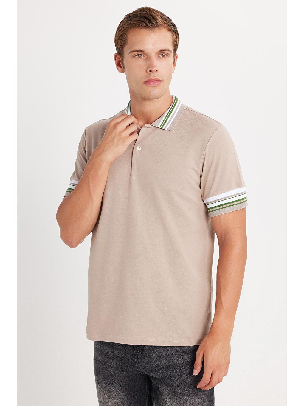 Erkek Slim Fit Dar Kesim %100 Pamuk Düz Pike Yaka Ve Kol Detaylı Bej Polo Yaka Tişört-1