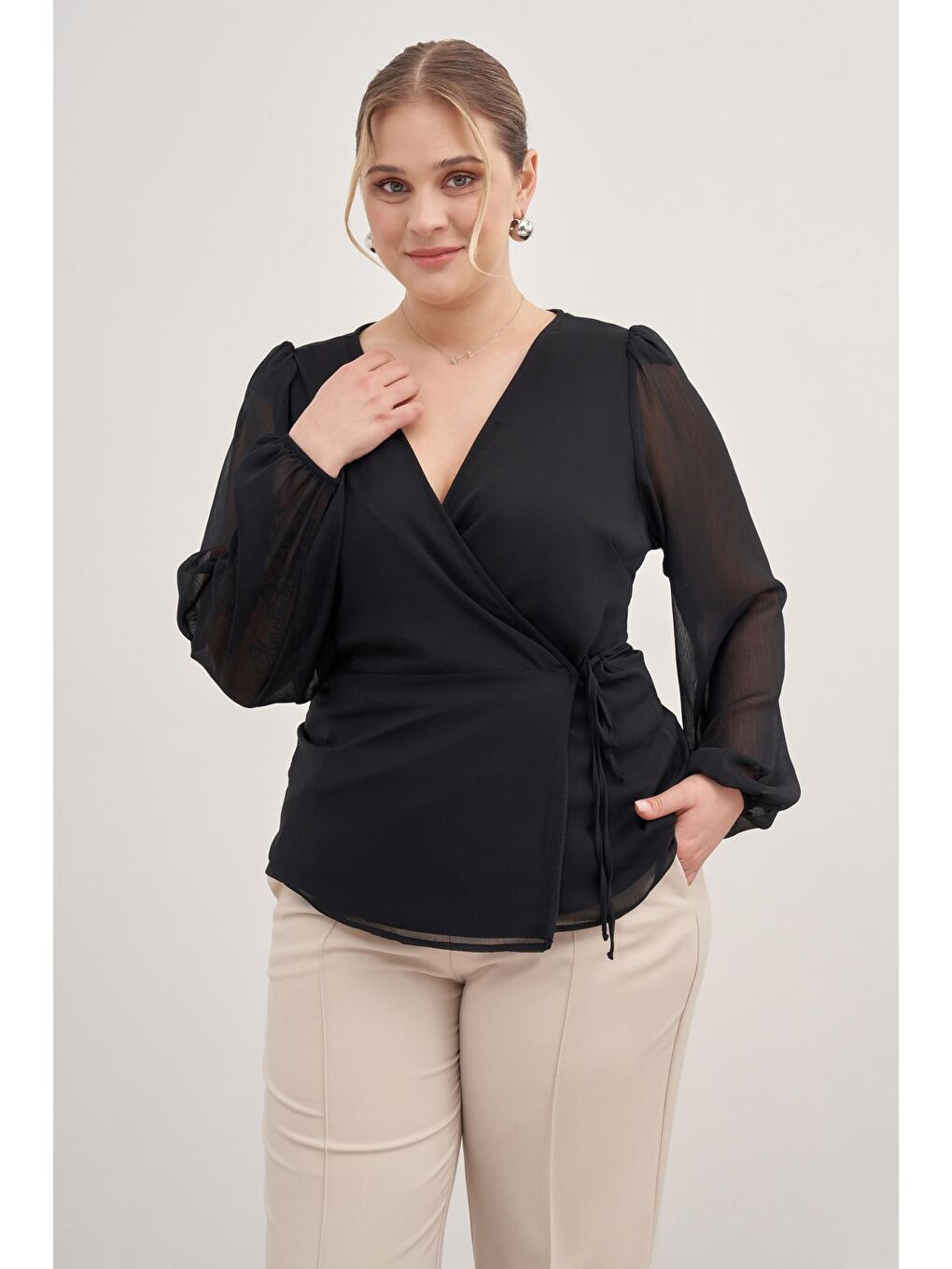 Siyah Astarlı Bağlama Detaylı Şifon Bluz-1