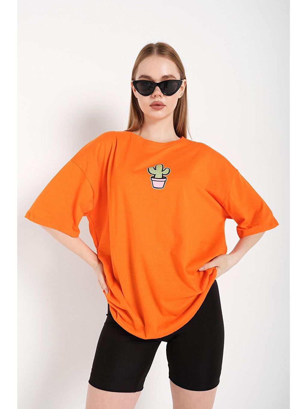 Trendseninle Turuncu Kadın Turuncu Cactus Logo Baskılı Oversize Tişört - 2