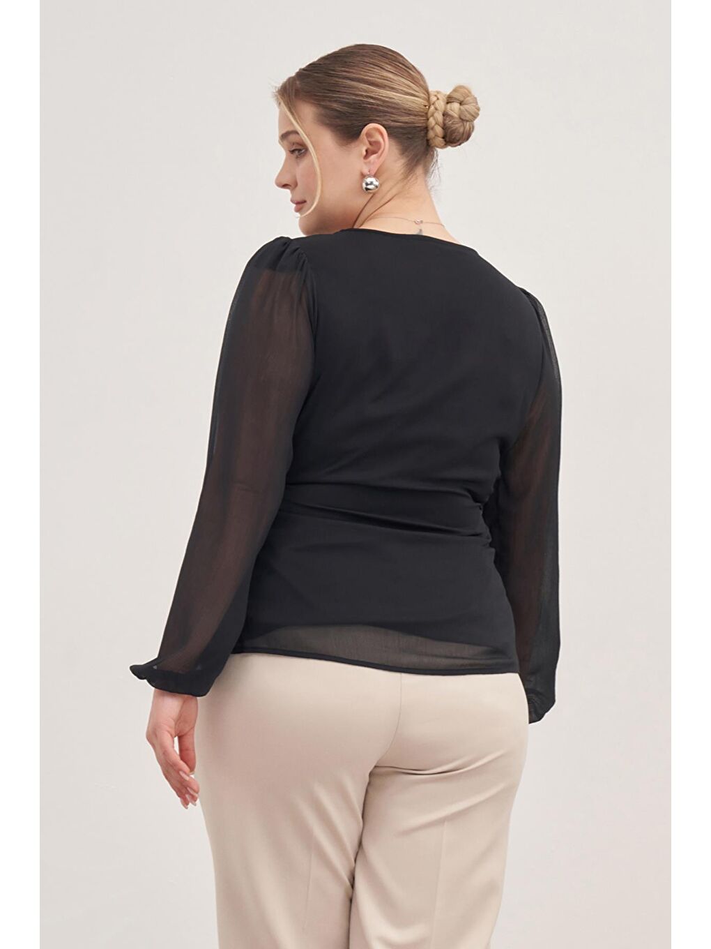 Siyah Astarlı Bağlama Detaylı Şifon Bluz-5