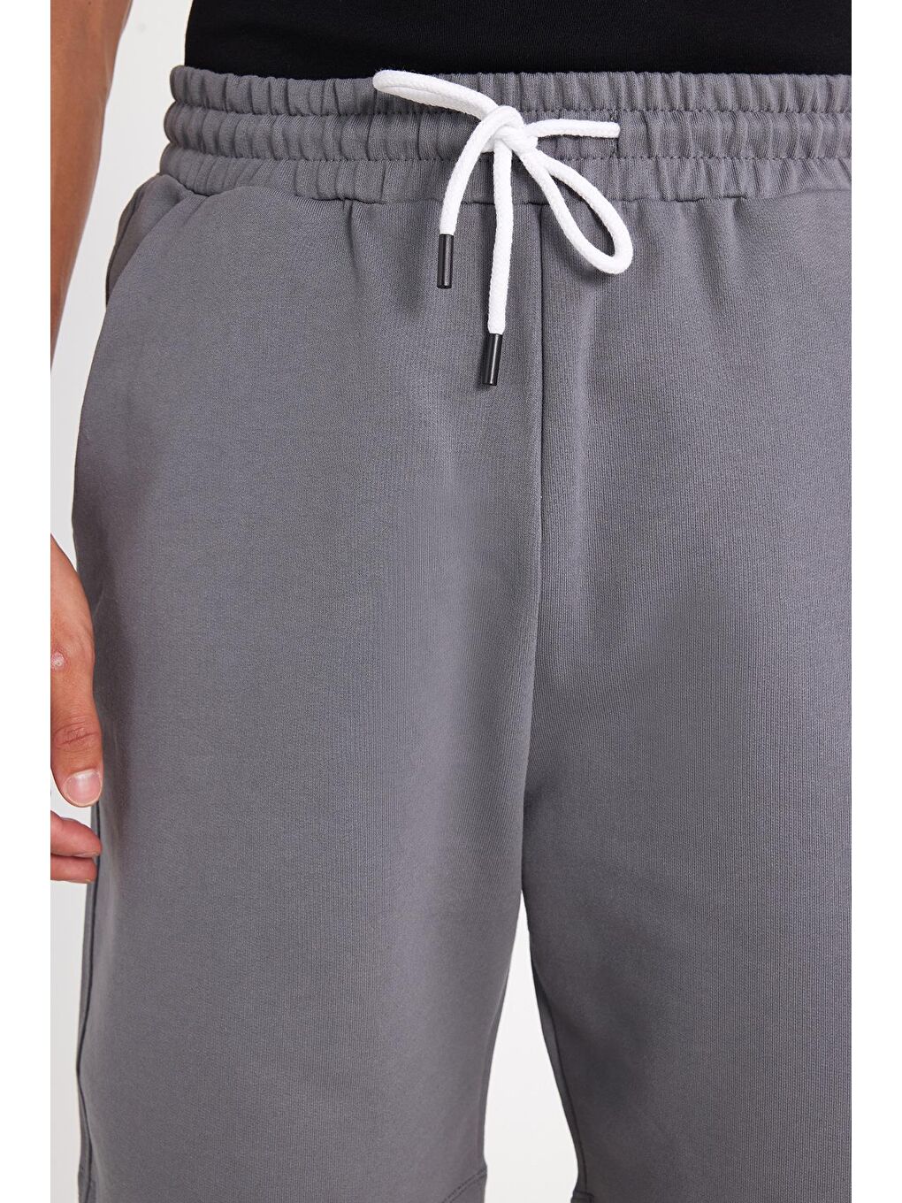 Erkek Relax Fit Rahat Kesim %100 Pamuk Beli Bağcıklı Gri Şort-1