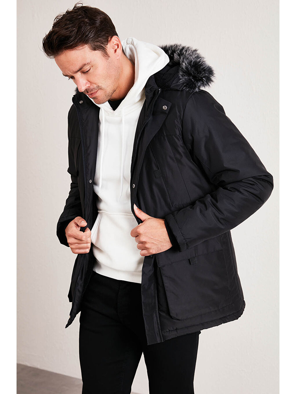 Siyah Slim Fit Çıkarılabilir Kapüşonlu Cepli Erkek Mont 5761100