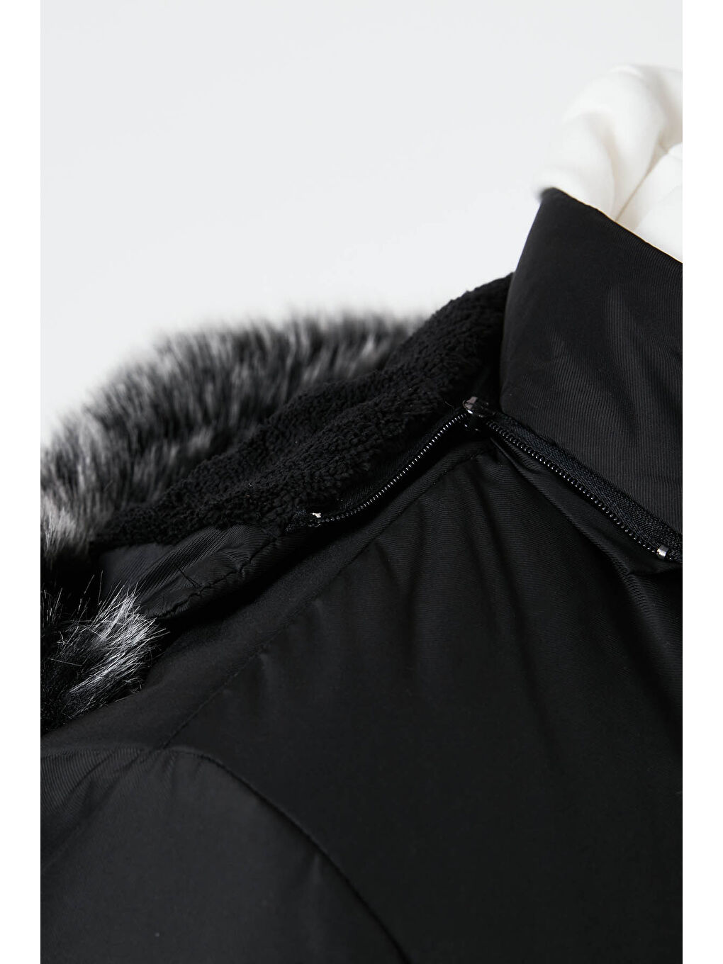 Siyah Slim Fit Çıkarılabilir Kapüşonlu Cepli Erkek Mont 5761100-4