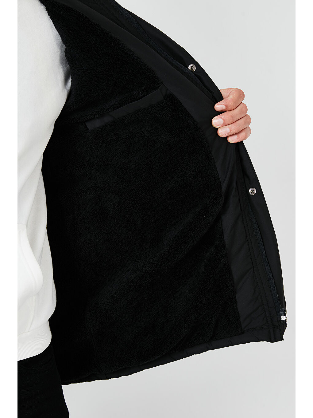 Siyah Slim Fit Çıkarılabilir Kapüşonlu Cepli Erkek Mont 5761100-5