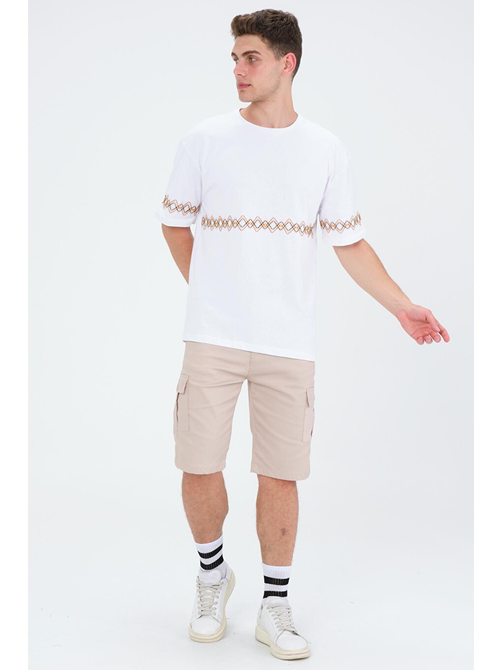 Beyaz Oversize Fit Pamuklu Kısa Kollu Basic Nakışlı Bisiklet Yaka Unisex Tişört-1