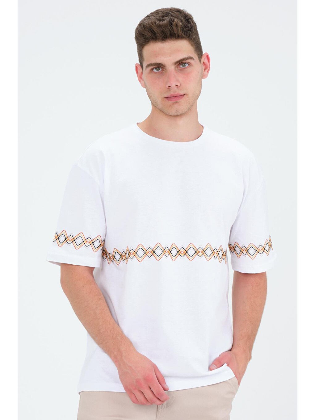 Beyaz Oversize Fit Pamuklu Kısa Kollu Basic Nakışlı Bisiklet Yaka Unisex Tişört-2