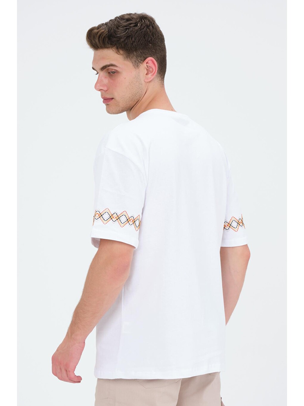 Beyaz Oversize Fit Pamuklu Kısa Kollu Basic Nakışlı Bisiklet Yaka Unisex Tişört-4