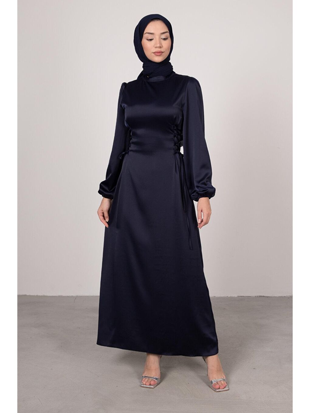 Lacivert Yandan Çapraz Bağlamalı Saten Tesettür Kadın Abiye-1