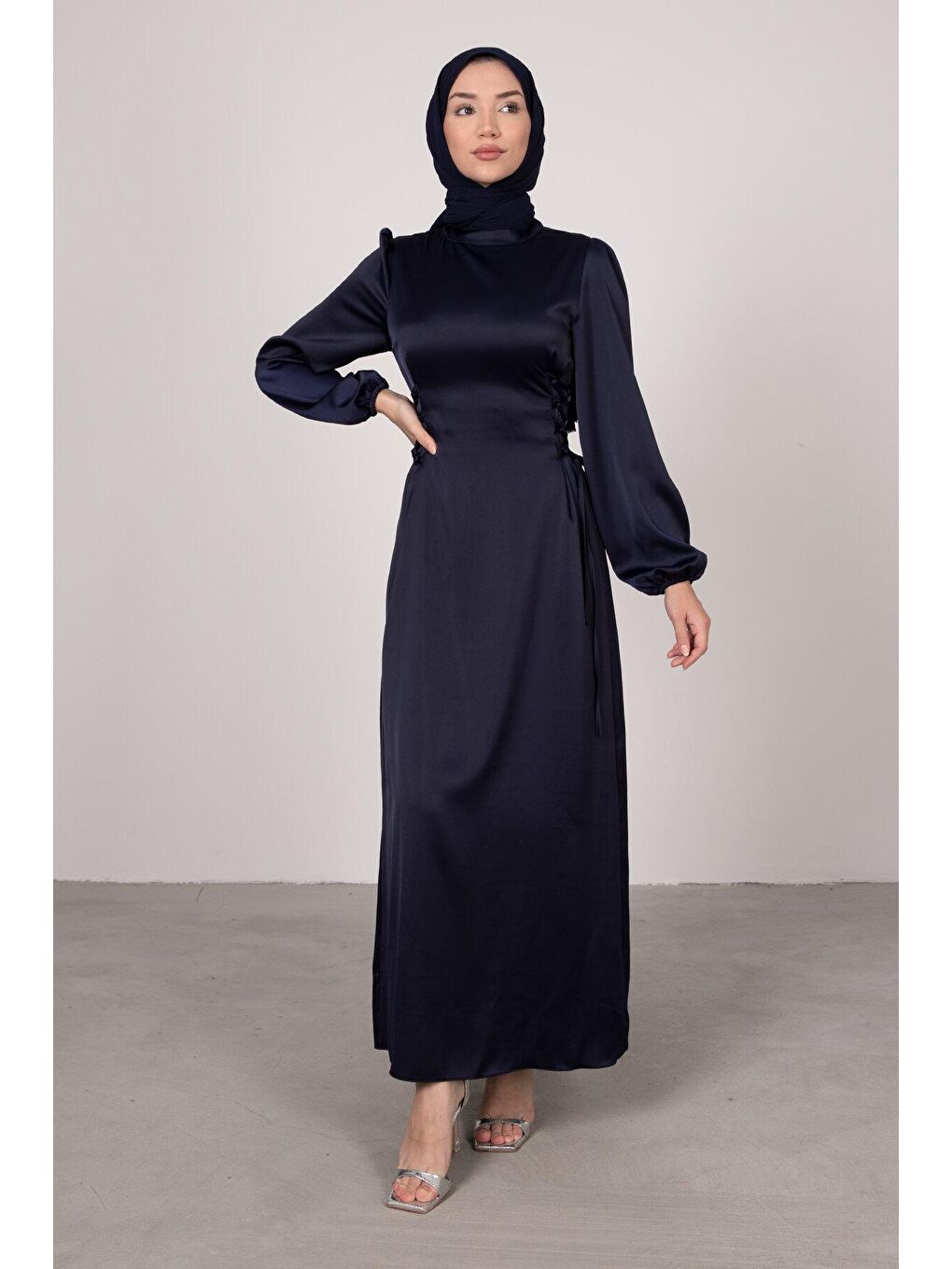 Lacivert Yandan Çapraz Bağlamalı Saten Tesettür Kadın Abiye-3