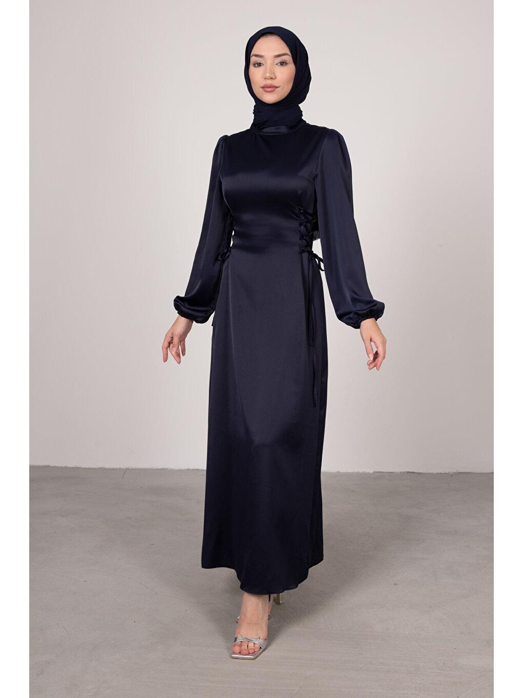 Lacivert Yandan Çapraz Bağlamalı Saten Tesettür Kadın Abiye-4