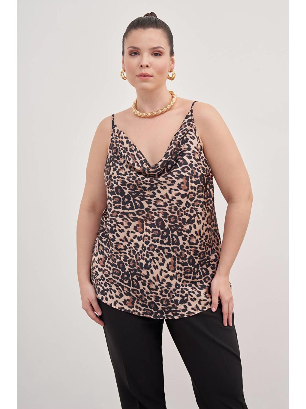 Kahverengi Saten Degaje Yaka İp Askılı Bluz-2