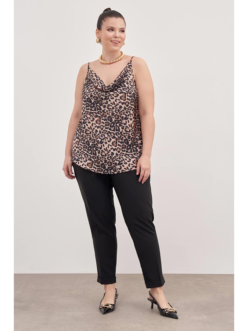 Kahverengi Saten Degaje Yaka İp Askılı Bluz-4