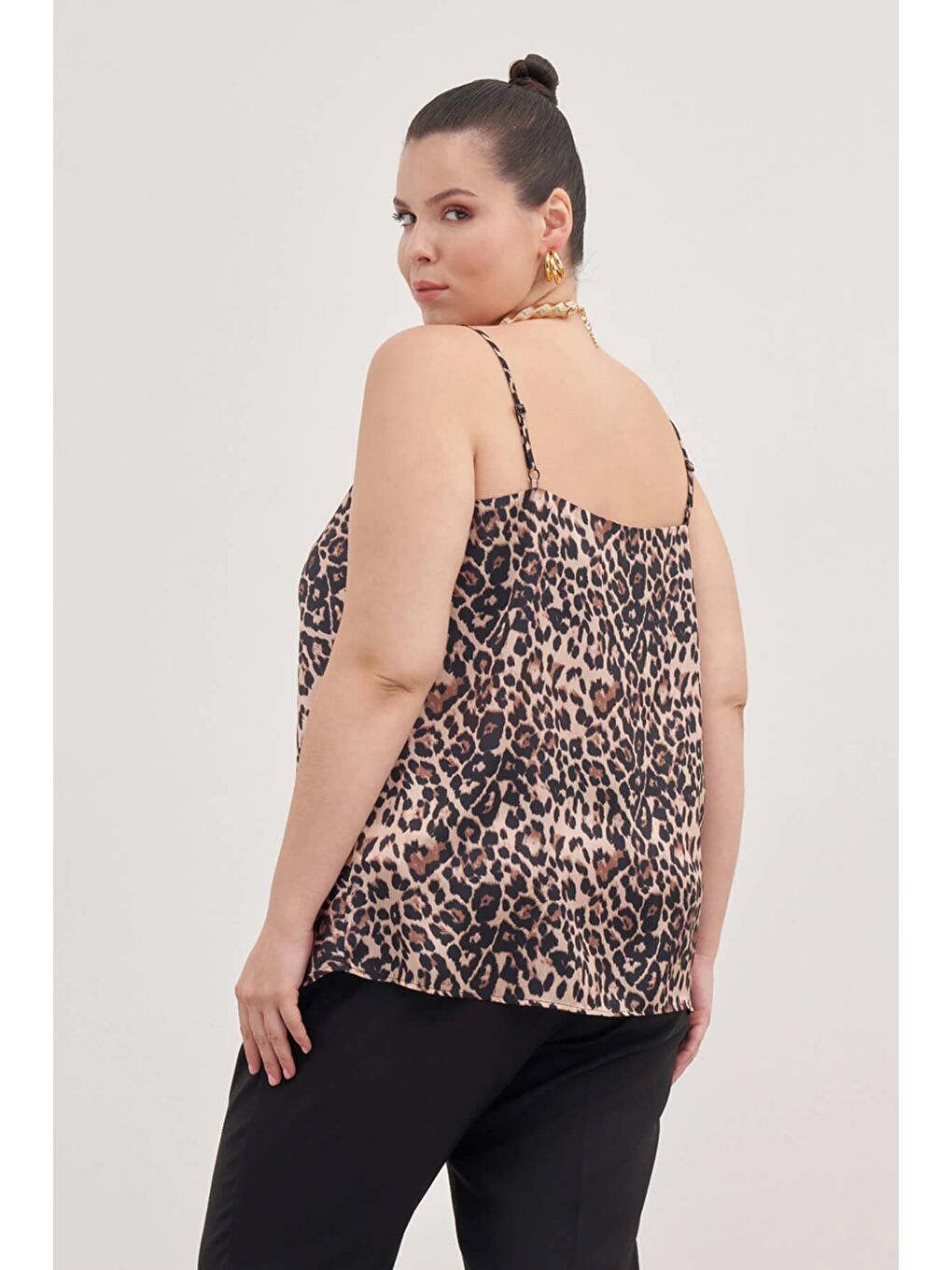 Kahverengi Saten Degaje Yaka İp Askılı Bluz-6