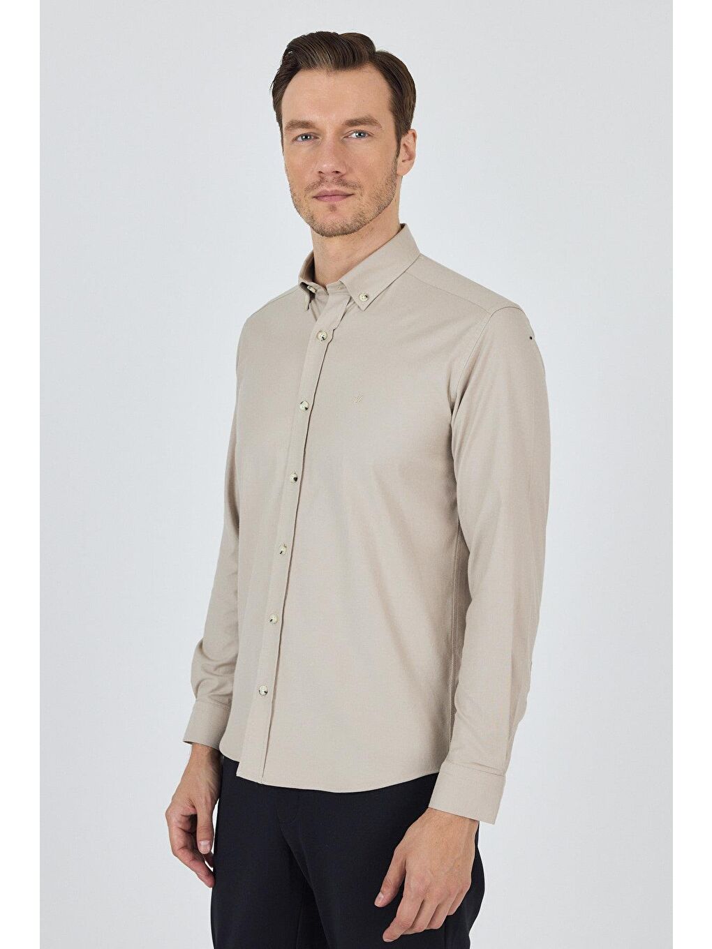 Bej Uzun Kol Düz Bez Ayağı Düğmeli Yaka Cepsiz Pamuklu Casual Slim Fit Gömlek 1004250212-2