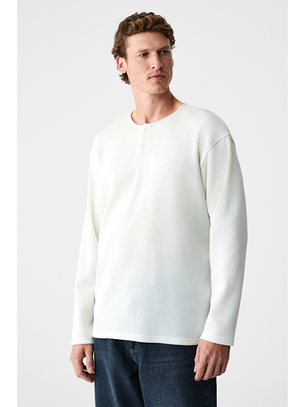Erkek Organik Pamuklu Bisiklet Yaka Yarım Patlı Düğmeli Regular Beyaz Sweatshirt-3