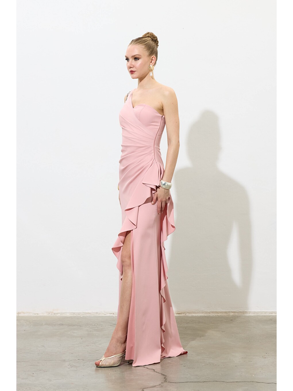 Pembe Pudra Straplez Yırtmaçlı Krep Abiye Elbise-5