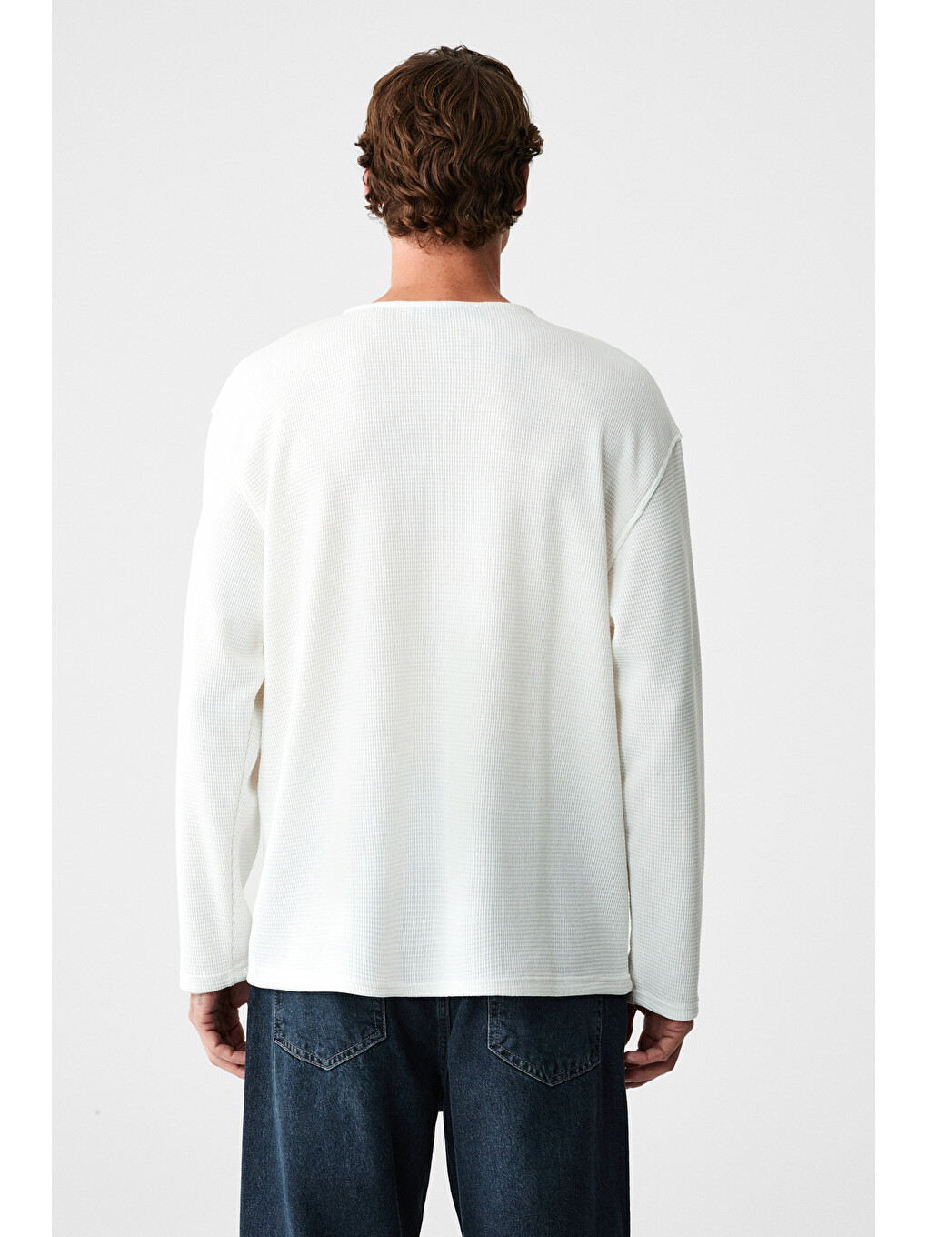 Erkek Organik Pamuklu Bisiklet Yaka Yarım Patlı Düğmeli Regular Beyaz Sweatshirt-5