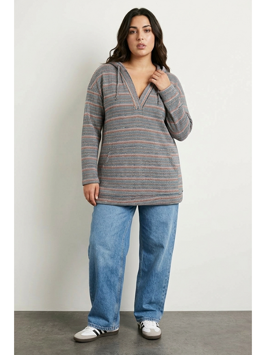 Karışık V Yaka Uzun Kollu Kapüşonlu Dokulu Esnek Kumaşlı Sweatshirt-1