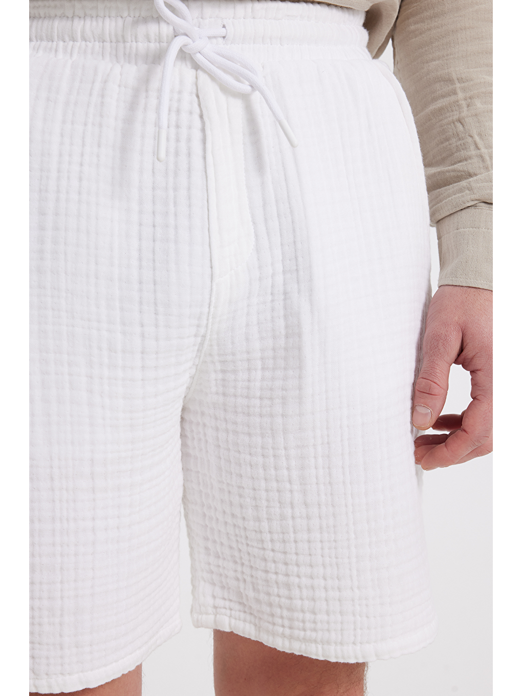 Erkek Regular Fit Rahat Kesim Müslin %100 Pamuk Beli Lastikli Cepli Bağcıklı Beyaz Şort-3