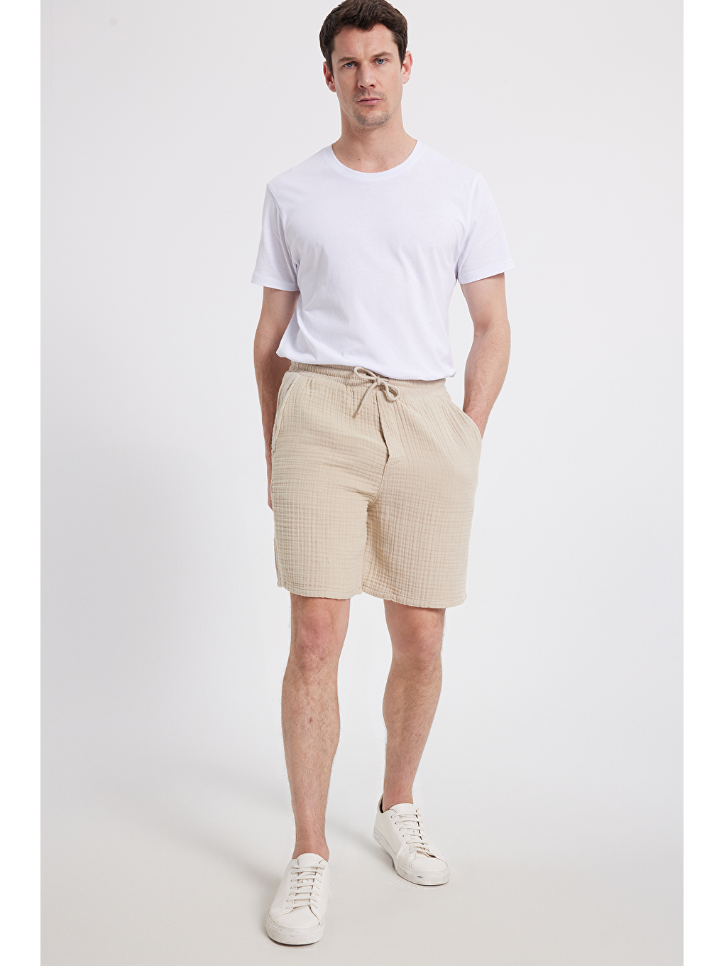 Erkek Regular Fit Rahat Kesim Müslin %100 Pamuk Beli Lastikli Cepli Bağcıklı Bej Şort-1
