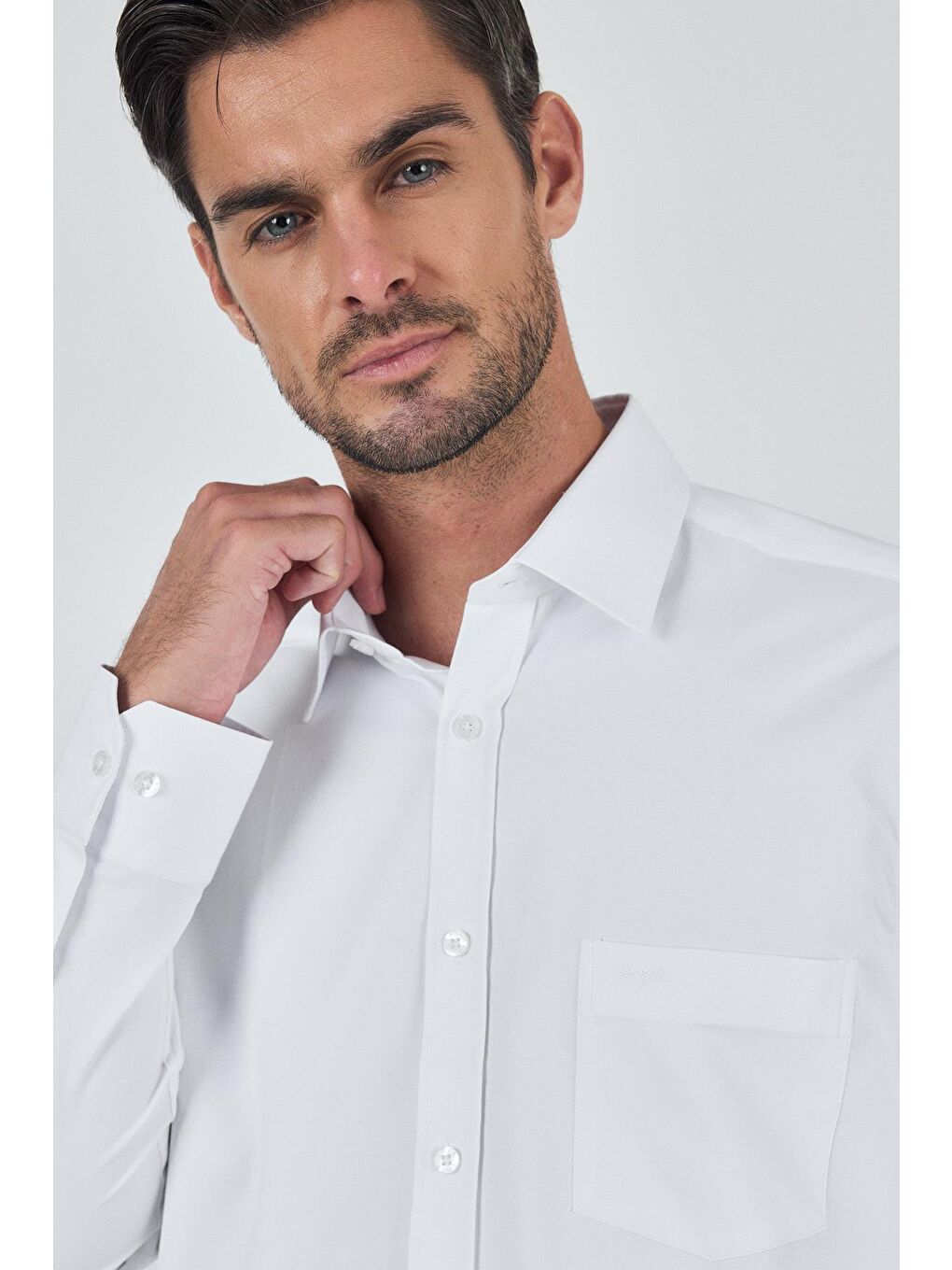 Beyaz Uzun Kol Düz Bez Ayağı Sert Yaka Cepli Pamuklu Classic Comfort Fit Gömlek 1004250210-3