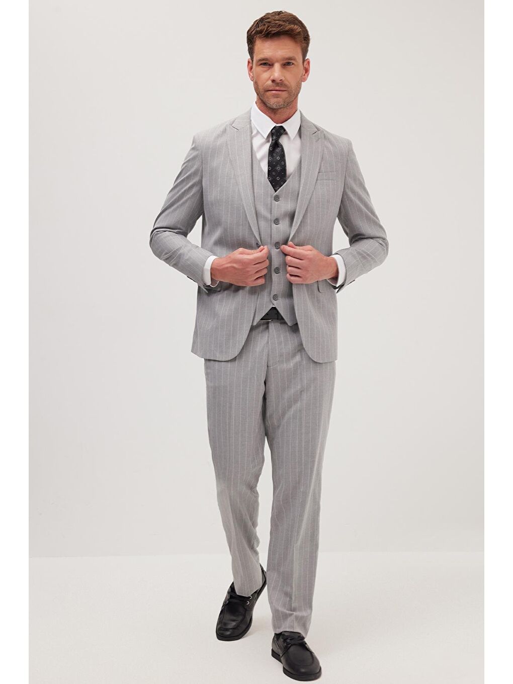 Erkek Slim Fit Gri Esnek Elastanlı Kumaş Sivri Yaka Yelekli Takım Elbise-3