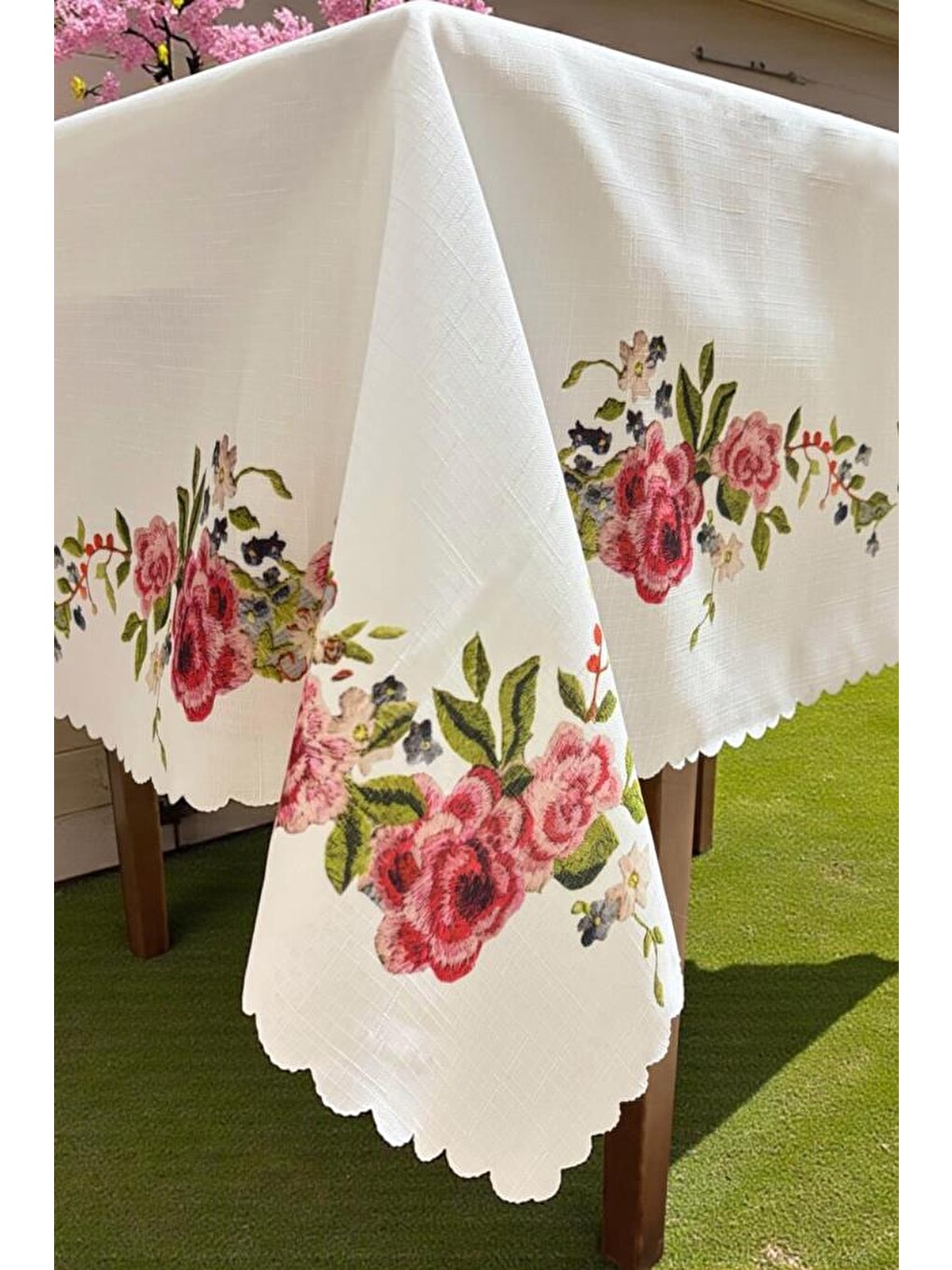 Karışık Gülzar Dertsiz Masa Örtüsü 150x150 Cm Beyaz-2