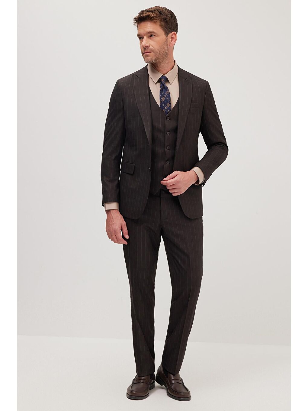 Erkek Slim Fit Kahverengi Esnek Elastanlı Kumaş Sivri Yaka Yelekli Takım Elbise