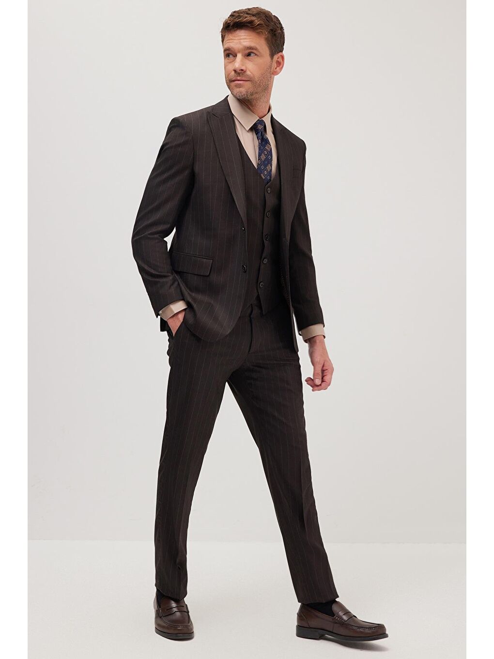 Erkek Slim Fit Kahverengi Esnek Elastanlı Kumaş Sivri Yaka Yelekli Takım Elbise-3