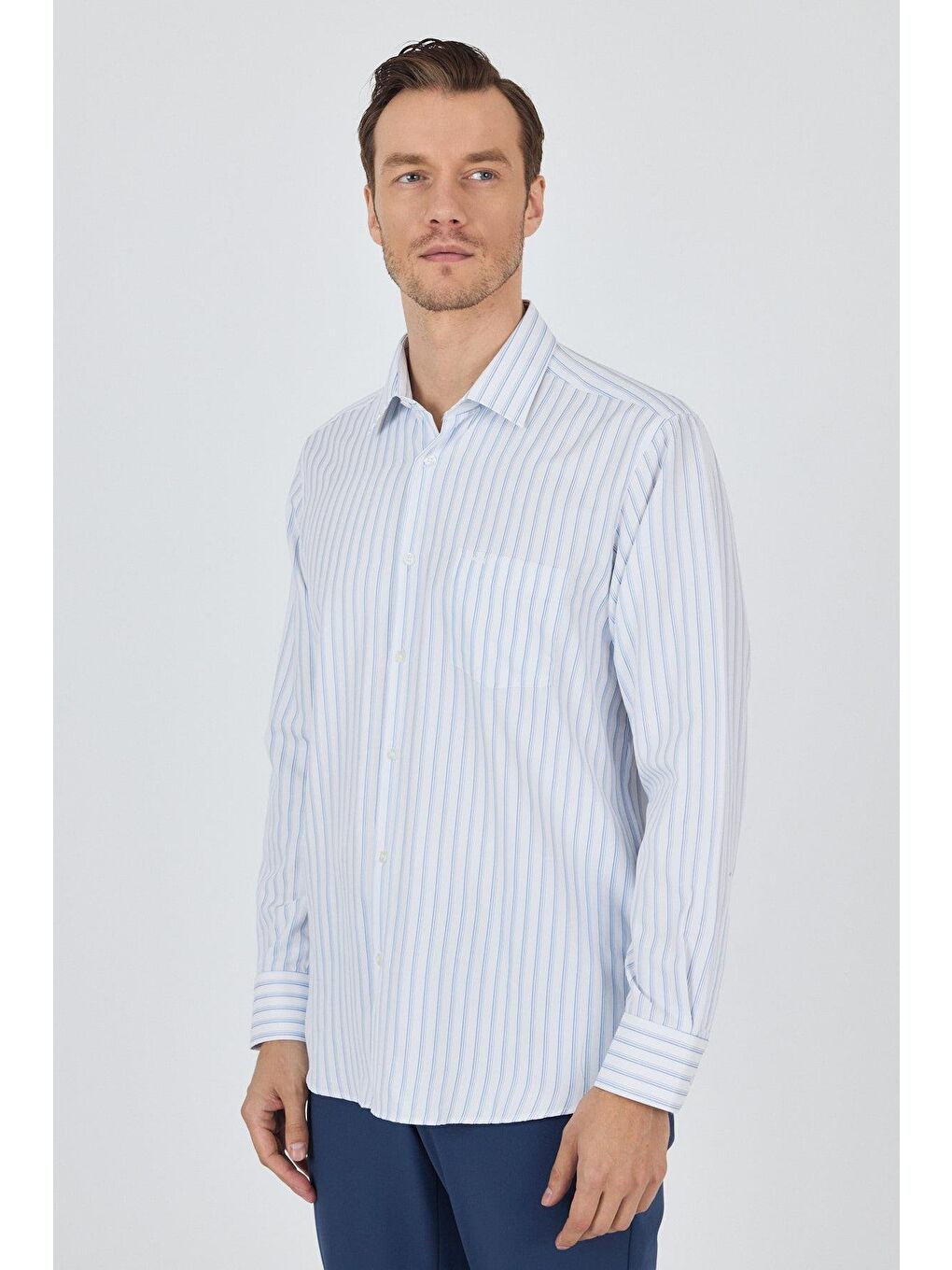 Beyaz Uzun Kol Çizgili Desen Bez Ayağı Sert Yaka Cepli Pamuklu Classic Comfort Fit Gömlek 1004250193-2