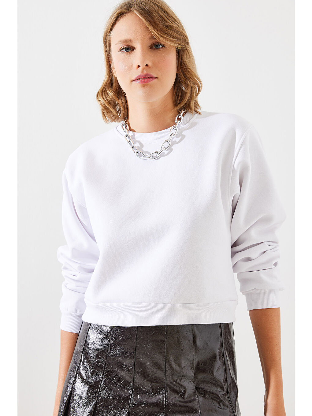 SHADE Beyaz Kadın Bisiklet Yaka Şardonlu Basic Crop Sweatshirt