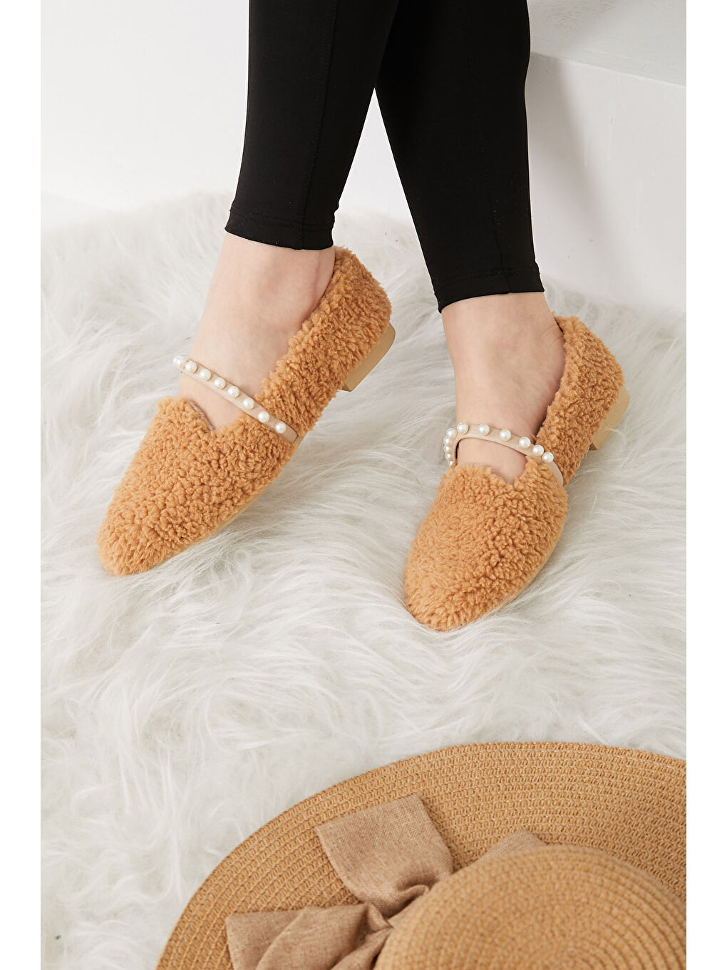 Bej Kadın Vizon Pelüş İncili Babet    26648