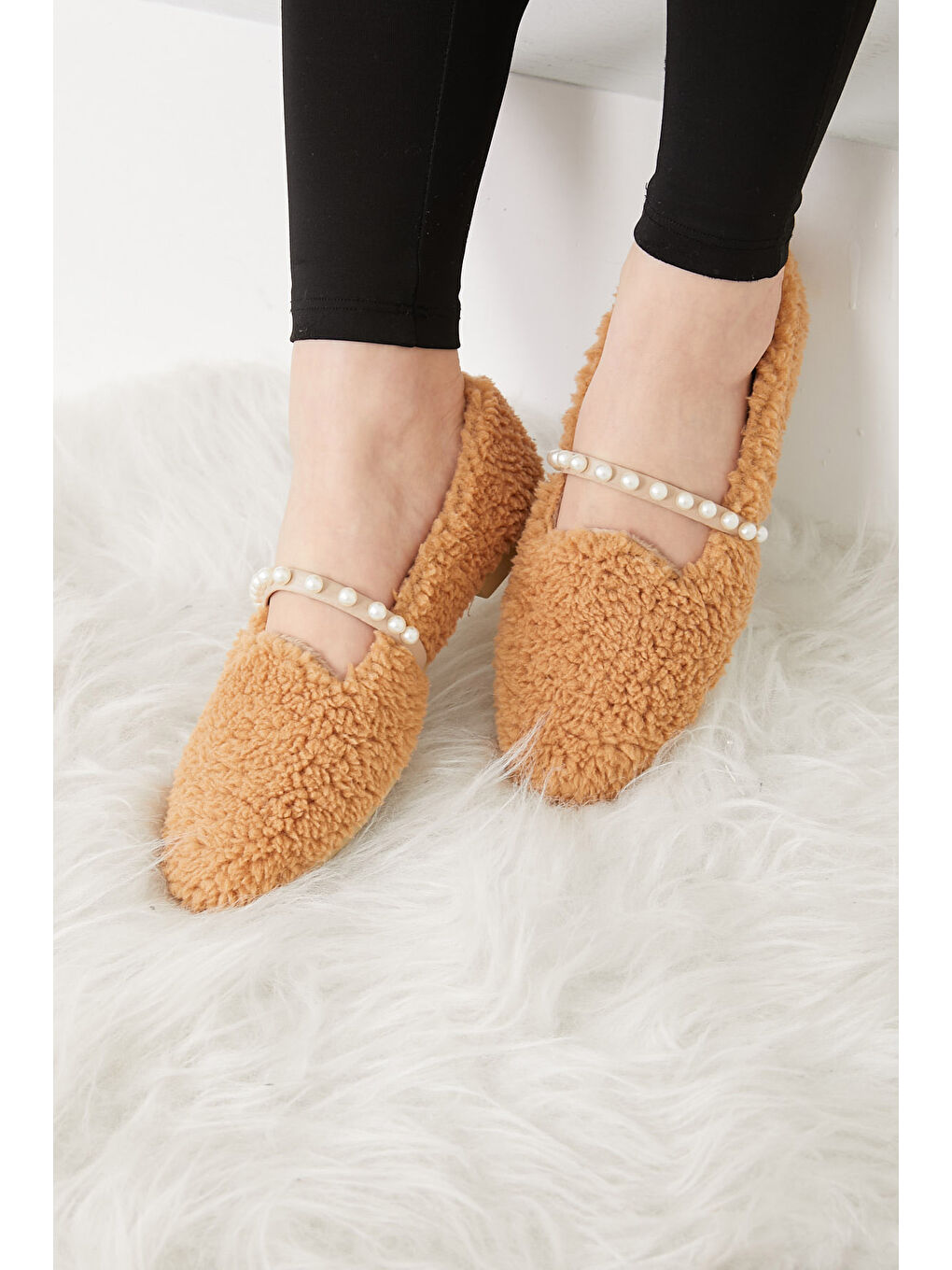 Bej Kadın Vizon Pelüş İncili Babet    26648-1