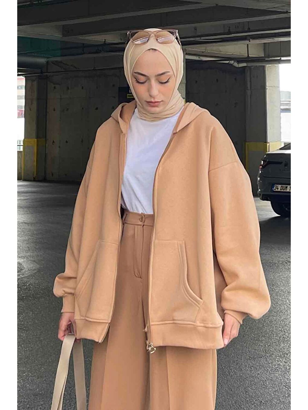 Kahverengi Kapüşonlu Oversize Yan Cepli Sweat Sütlü Kahve-1