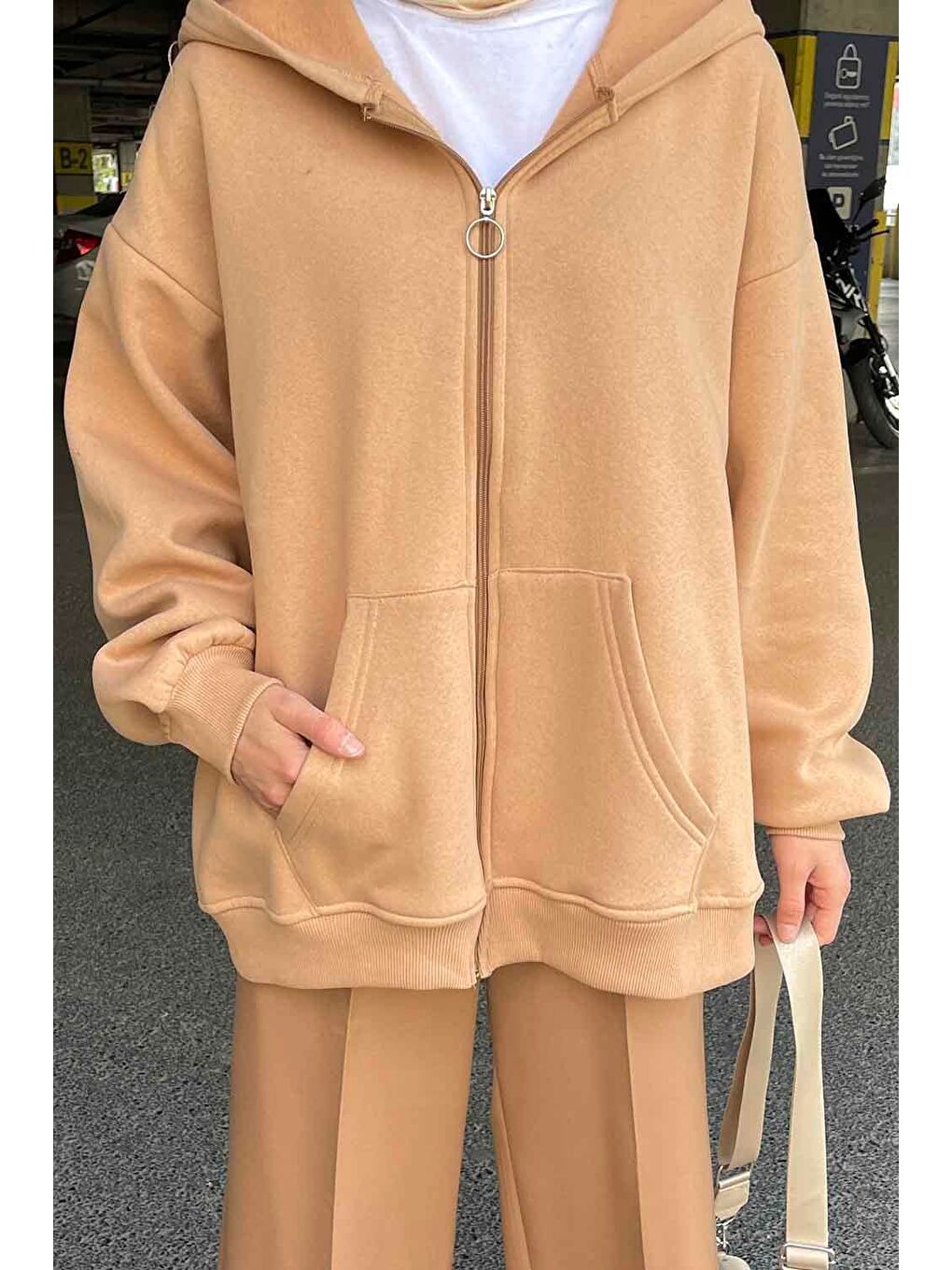 Kahverengi Kapüşonlu Oversize Yan Cepli Sweat Sütlü Kahve-2