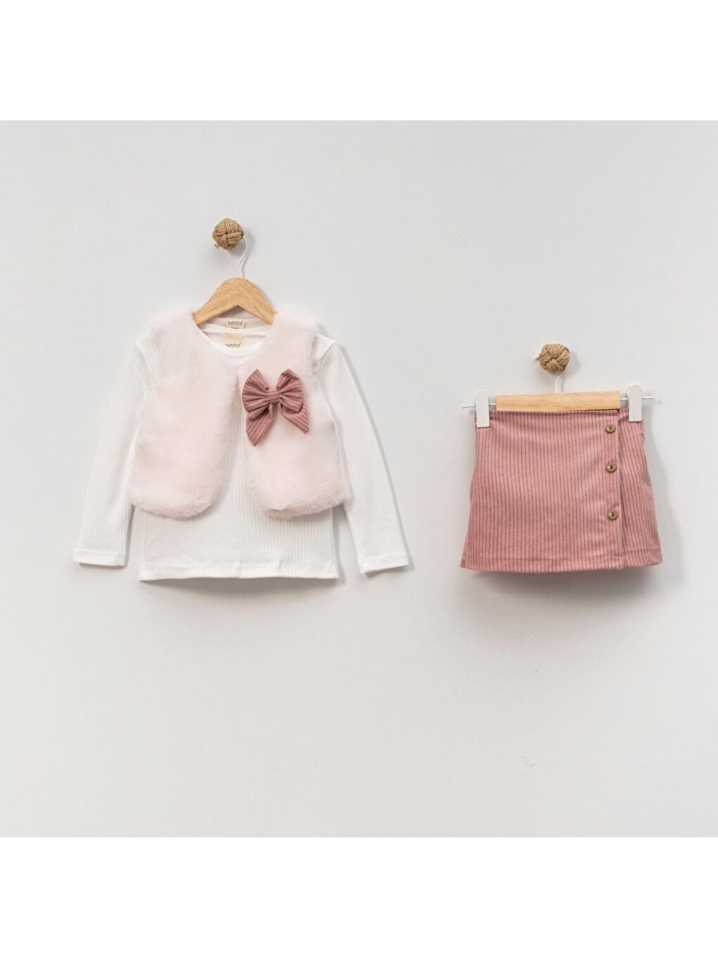 Kız Çocuk Pamuklu Pembe Fiyonklu 3'Lü Kürklü Yelekli Etekli Takım – Zarif Günlük Kombin-1