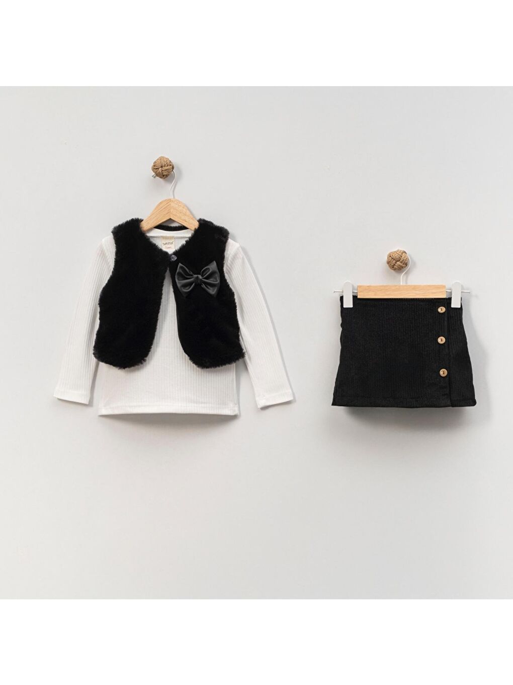 Kız Çocuk Pamuklu Siyah Fiyonklu 3'Lü Yelekli Etekli Takım – Zarif Günlük Kombin-2